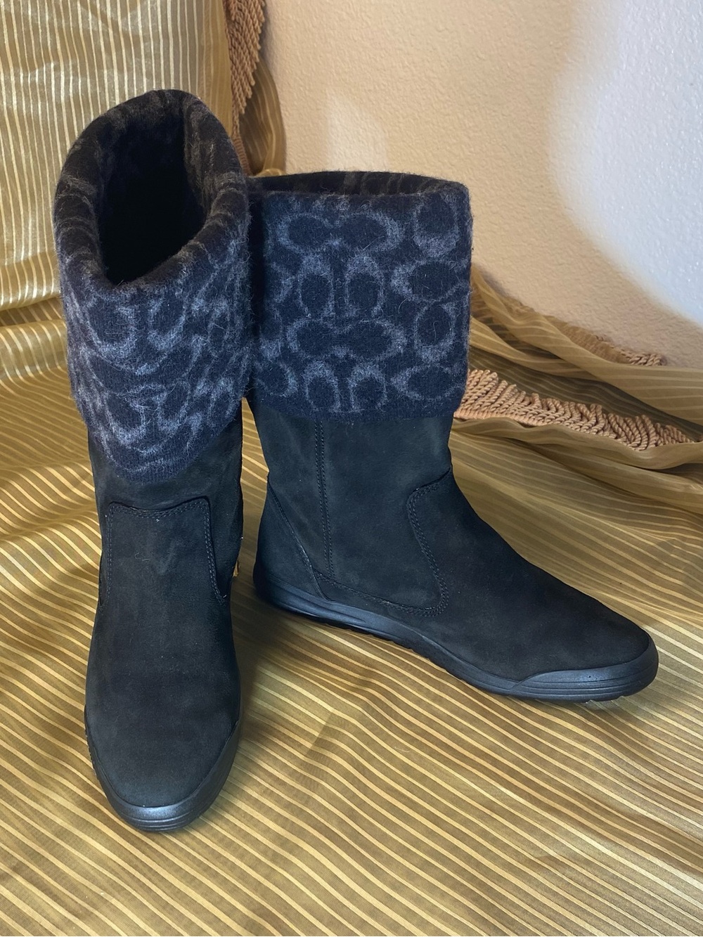 COACH Black leather Women's Boots with Patterned Wool Knit Cuff, size 8 - Picture 15 of 16